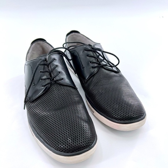 Kenneth Cole Men's Size 10 Sneaker Round Toe Perf Detail Low Top Comfortable - Picture 3 of 10